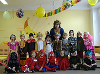 5.3.2010 - Karneval ve školce - Šolmes a jeho třída Kuřátek