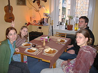 17.11.2010 - Sváteční oběd v Třískárně (Marečkův výborný segedínský guláš) - druhá skupina