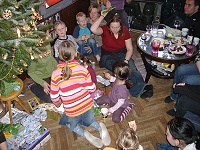 18.12.2010 - Vánoce u Šolmese - rozdávání a rozbalování dárečků
