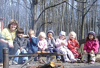 23.3.2011 - V Lesní školce se pečou buřtíci o stošest :)