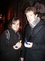 8.12.2011 - Janička s Jirkou u Lennonovy zdi