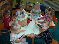 14.11.2012 - Děti z Lesní školky kreslí