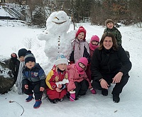 28.1.2013 - Šolmes s dětmi z Lesní školky postavili big sněhuláka
