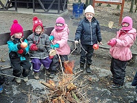 7.2.2013 - Pečení jablíček s Lesní školkou