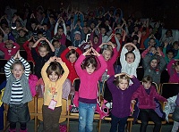 1.3.2013 - Šolmesovo vystoupení pro děti v Lysé nad Labem - japonská rozcvička málem zbourala kino