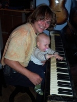 27.9.2013 - Tatínek s dcerou již hrají na klavír